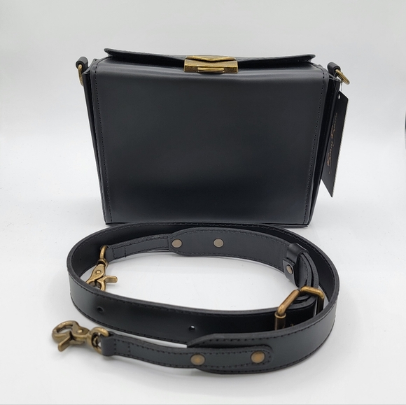 Beara Beara Handbags - Beara Beara Black Ishie Box Handbag NEW #2933